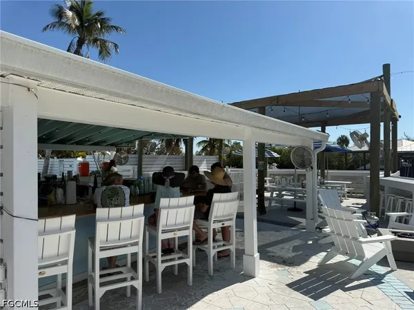 $1,850,000 | 484 Gulf Bend Drive, Captiva, FL 33924