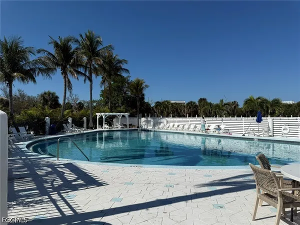 $1,850,000 | 484 Gulf Bend Drive, Captiva, FL 33924