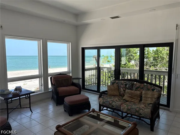 $1,850,000 | 484 Gulf Bend Drive, Captiva, FL 33924
