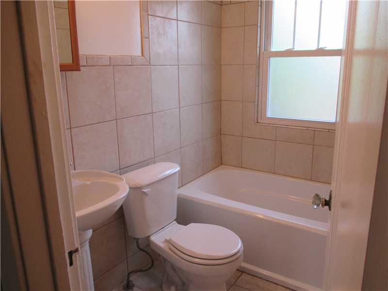 1976 Warriors Road Pittsburgh, PA 15205 - Photo 3 of 11 Full Bath.