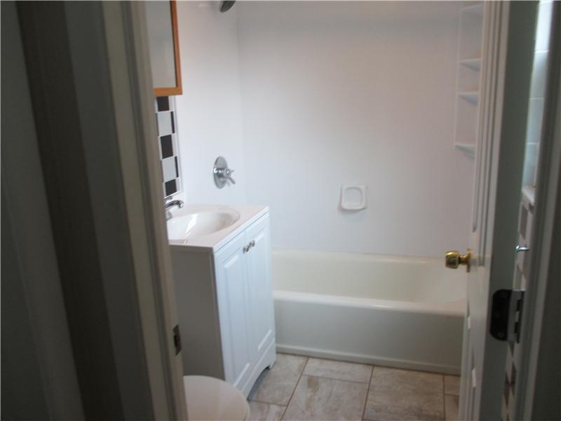 1976 Warriors Road Pittsburgh, PA 15205 - Photo 5 of 11 Full Bath.