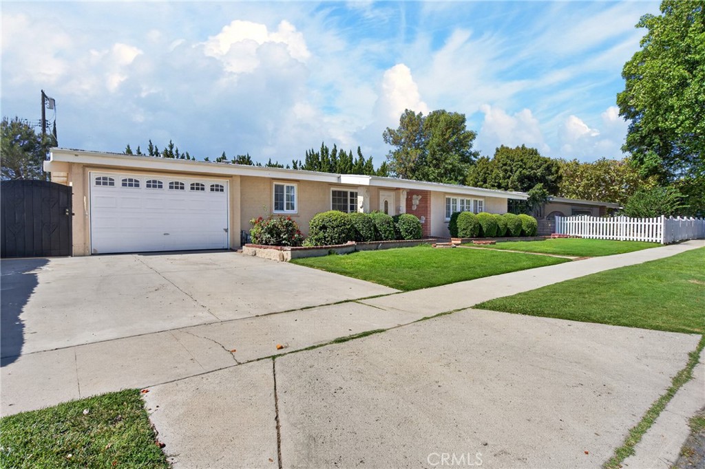 19448 Blythe Street Reseda, CA 91335 - Photo 4 of 37