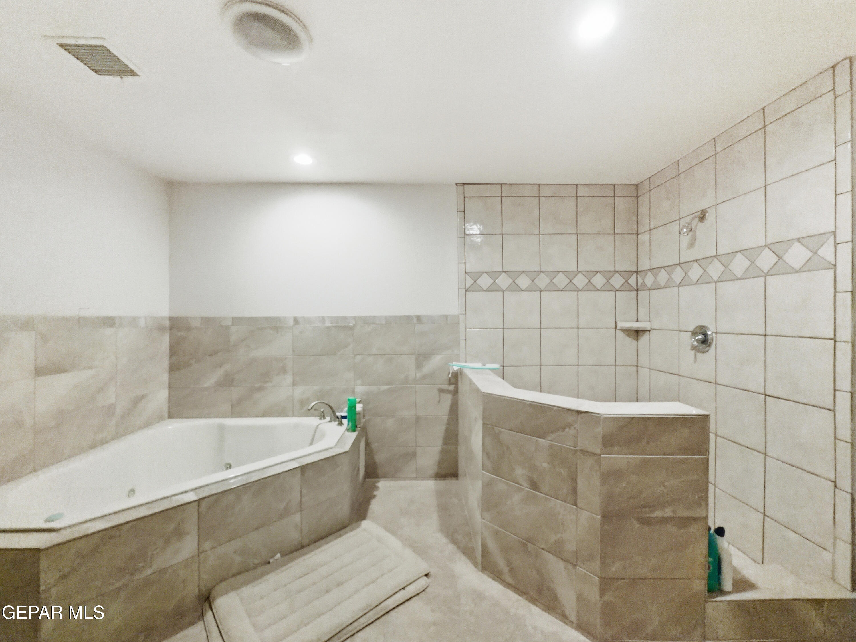 5156 Bradley Road El Paso, TX 79938 - Photo 29 of 39 a bathroom with a bathtub and shower