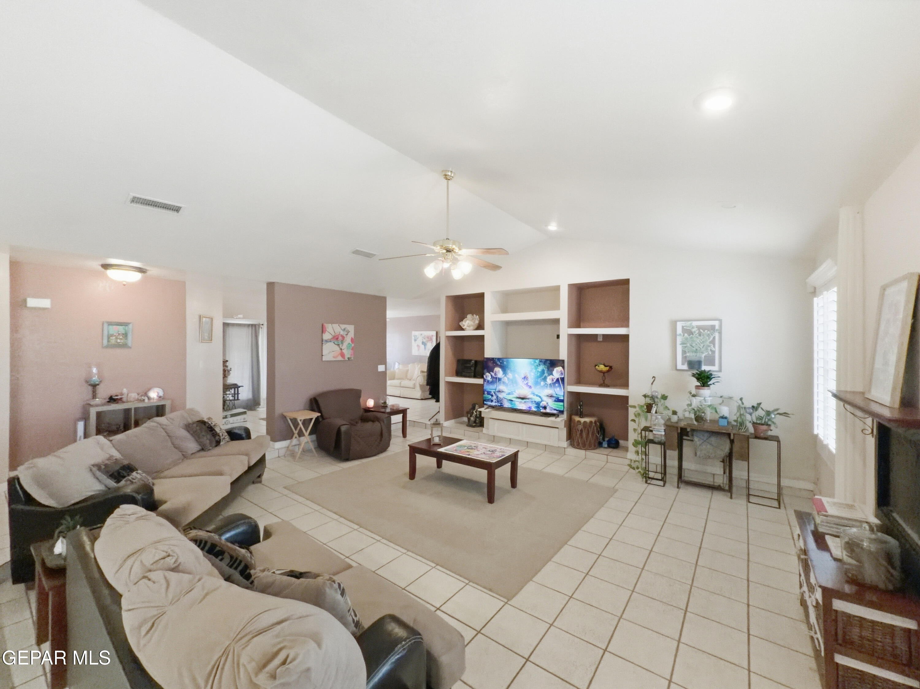 5156 Bradley Road El Paso, TX 79938 - Photo 9 of 39 a living room with furniture
