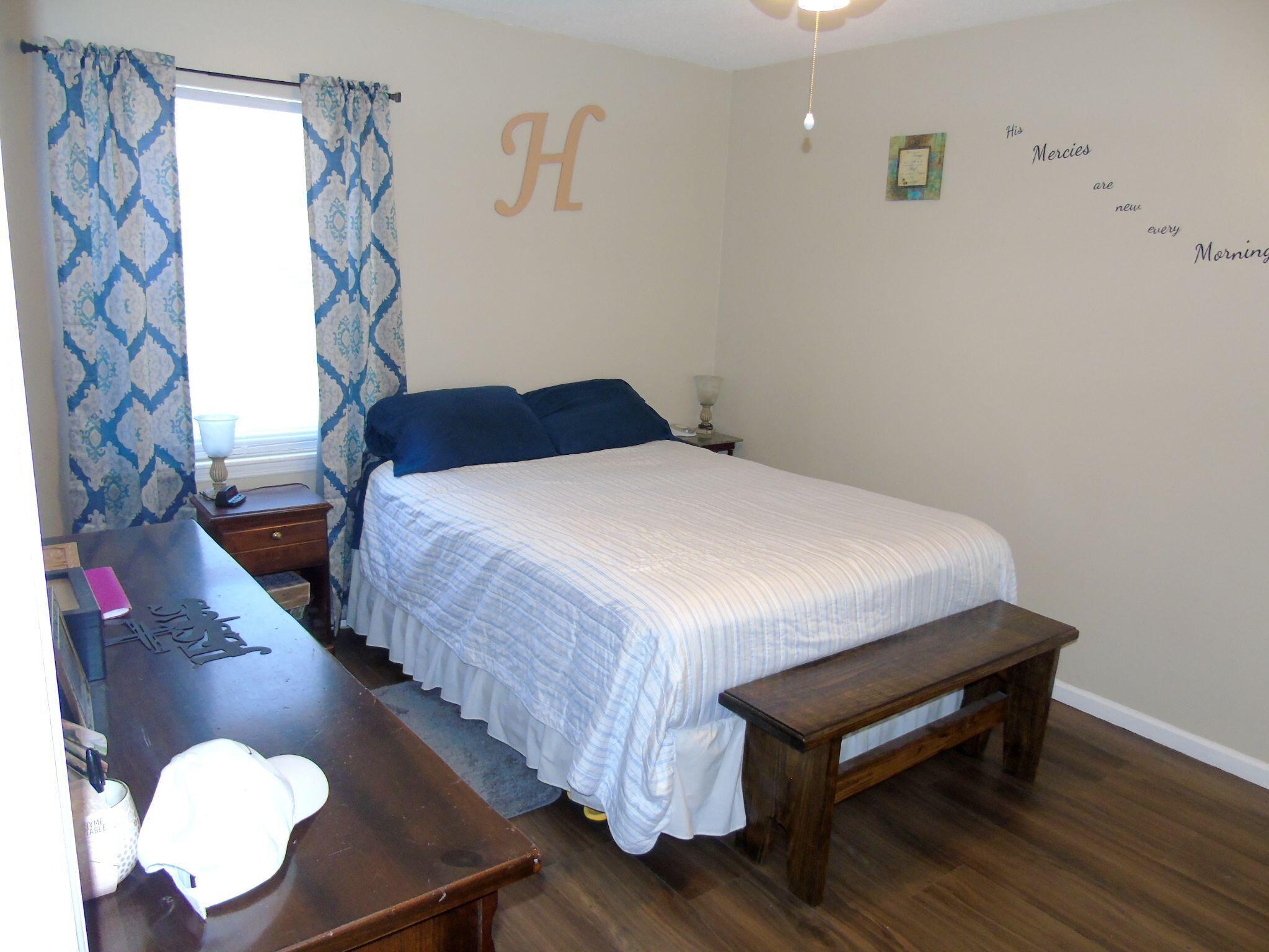 1102 Nickajack Circle Jasper, TN 37347 - Photo 18 of 41 2nd bedroom. Drapes stay