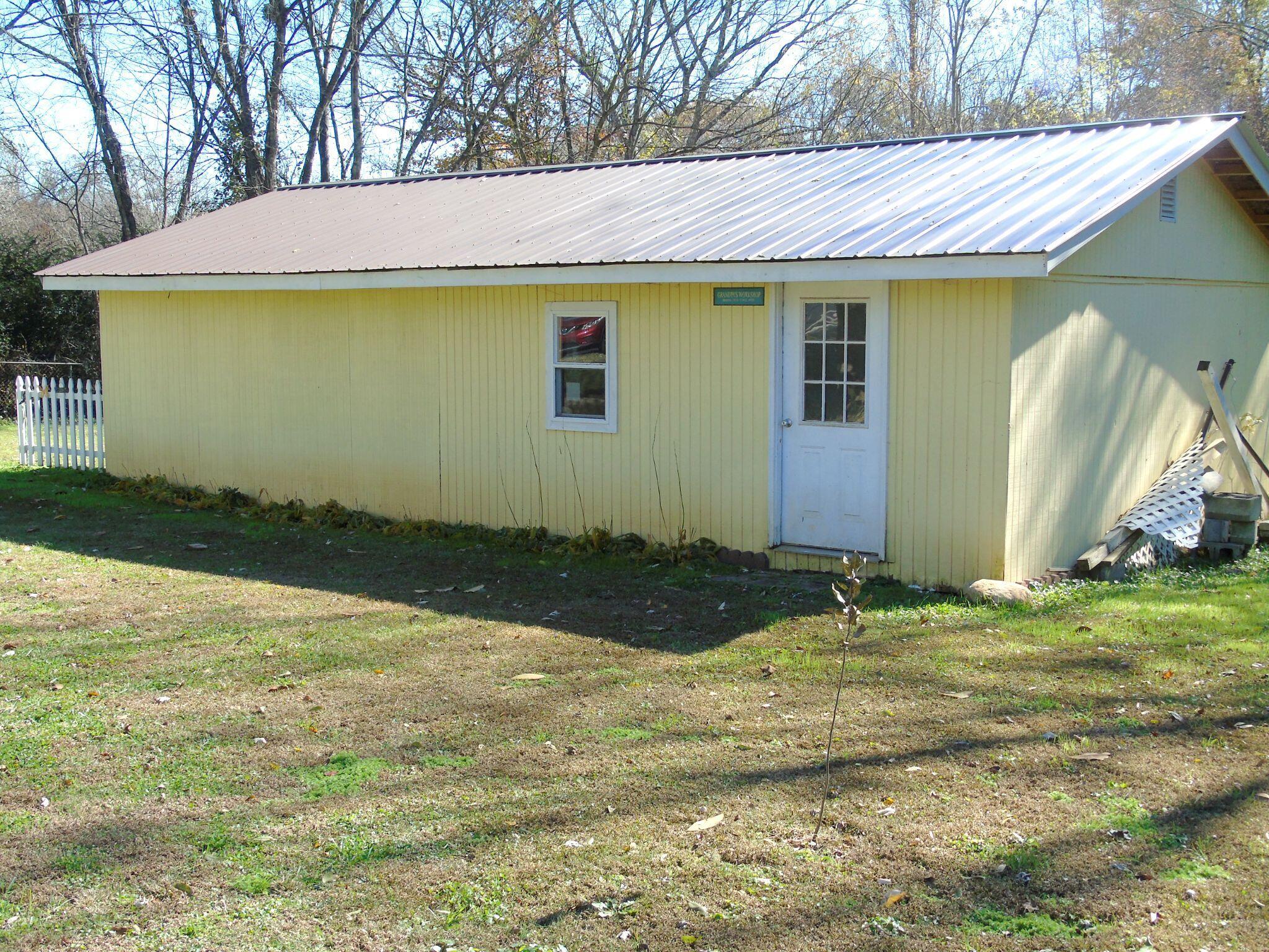 1102 Nickajack Circle Jasper, TN 37347 - Photo 33 of 41 Outbuilding has metal roof & power
