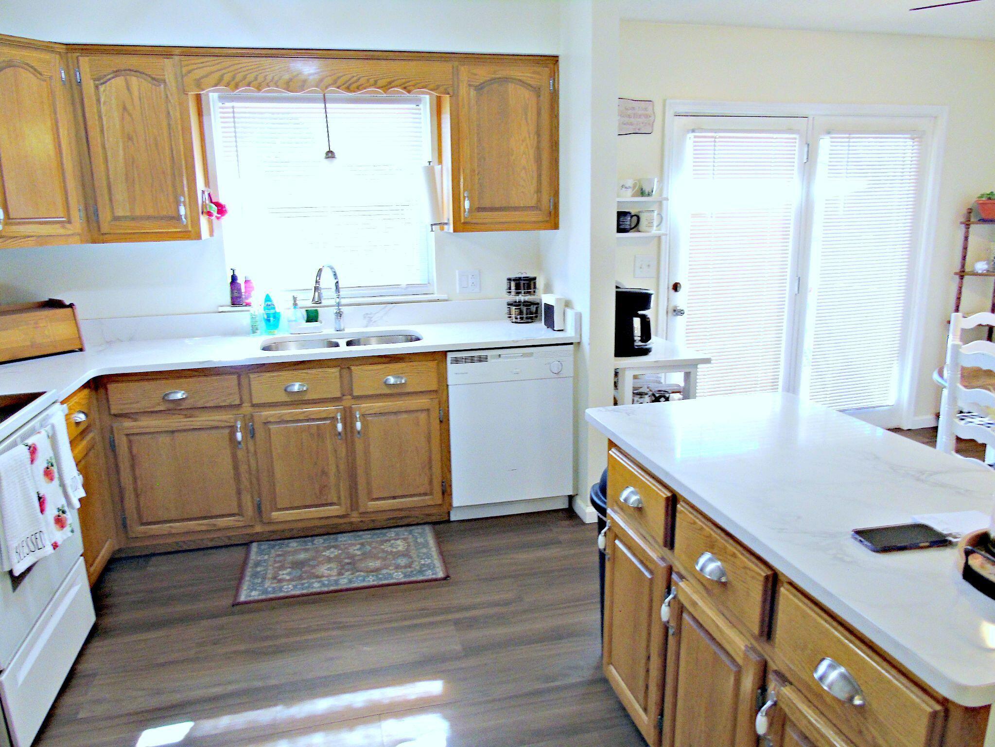 1102 Nickajack Circle Jasper, TN 37347 - Photo 7 of 41 Beautiful oak cabinets with updated pull