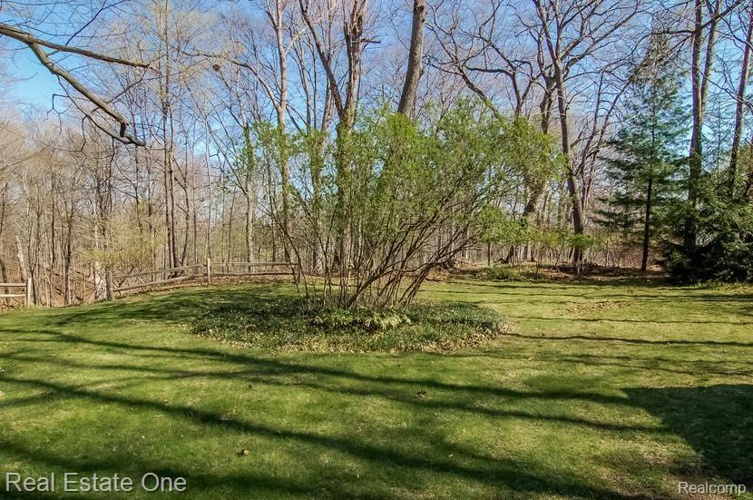 28400 West Nine Mile Road Farmington, MI 48336 - Photo 26 of 30 026-Exterior-972107-mls.jpg