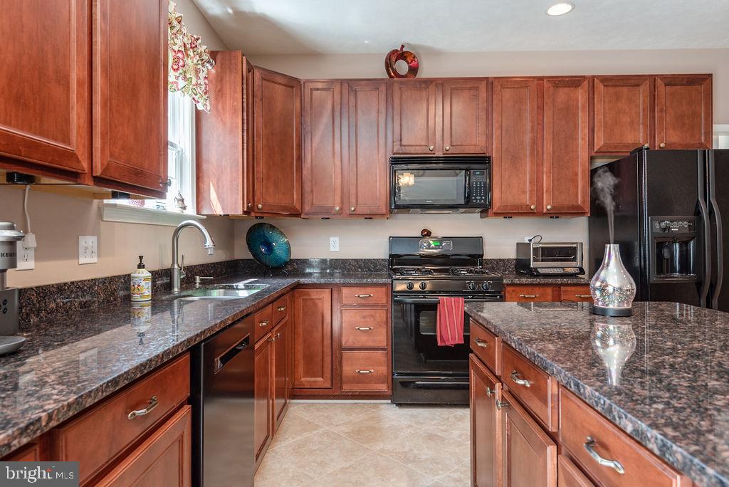 9052 Mullen Road King George, VA 22485 - Photo 4 of 71 Kitchen with granite counters