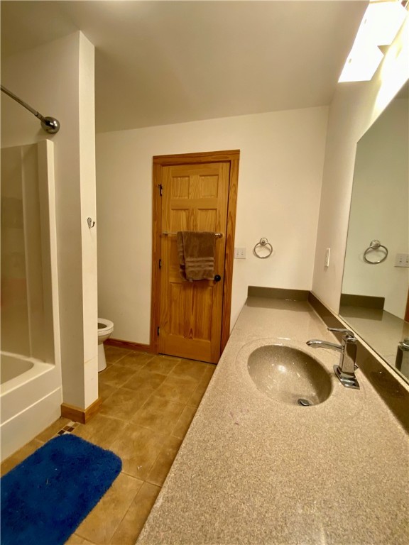 1612 Wood Creek Road Anderson, SC 29621 - Photo 17 of 24 Jack and Jill Bath
