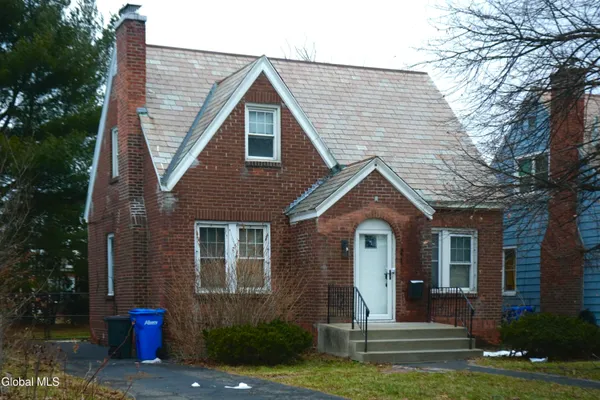 $2,700 | 21 Fordham Court, Albany, NY 12209