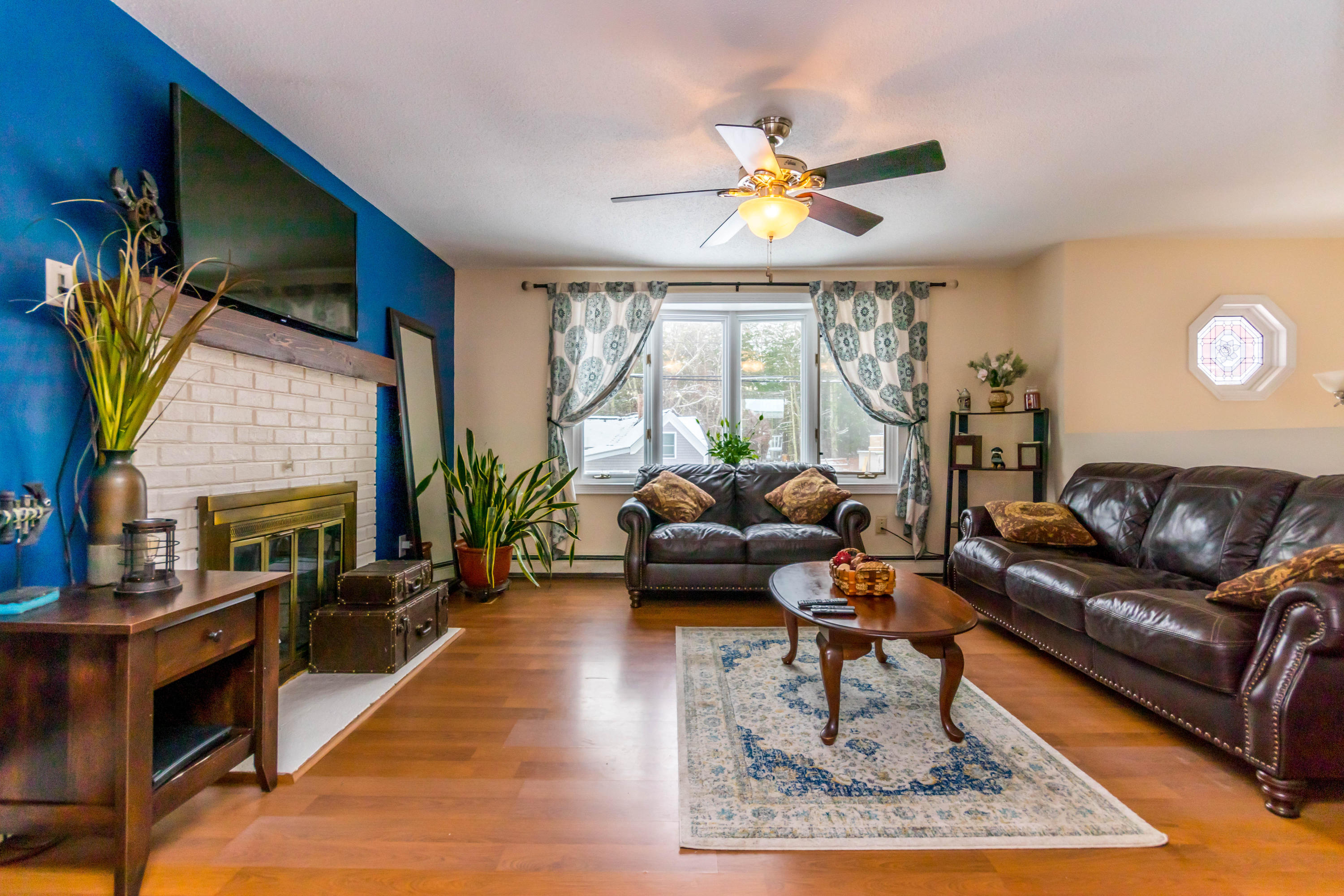 44 Swifts Beach Road Wareham, MA 02571 - Photo 3 of 31 Spacious living room