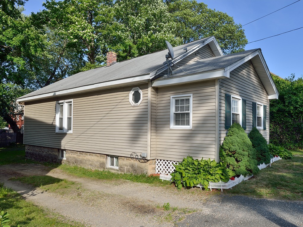 67 Jasper Street Springfield, MA 01109 - Photo 3 of 23