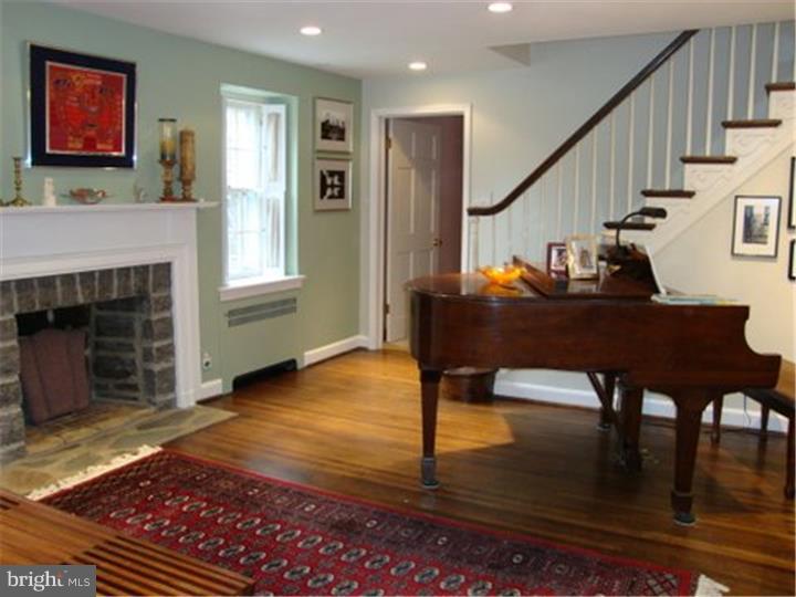 118 Rolling Road Bala Cynwyd, PA 19004 - Photo 2 of 15 Living Room