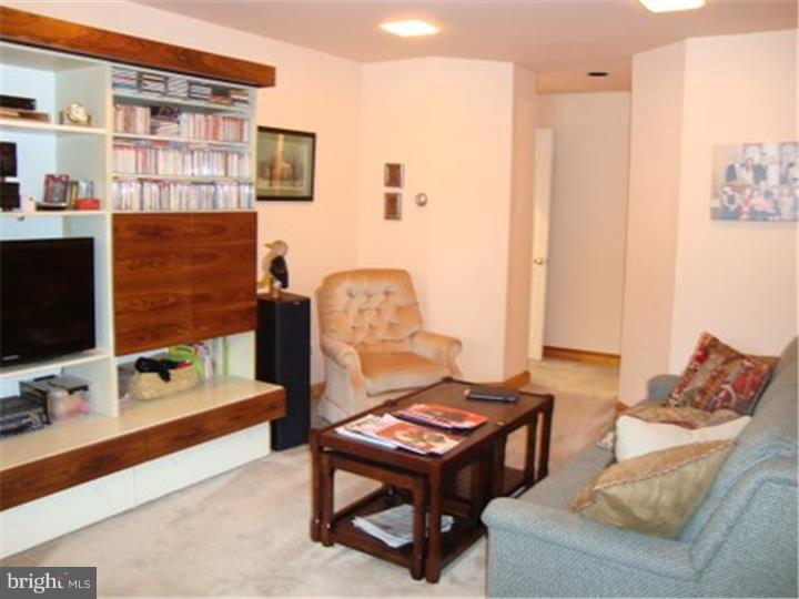 118 Rolling Road Bala Cynwyd, PA 19004 - Photo 13 of 15 Family Room