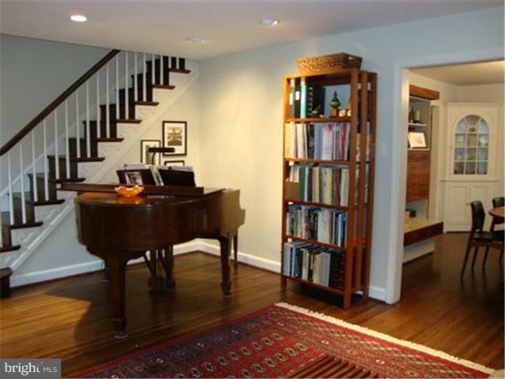 118 Rolling Road Bala Cynwyd, PA 19004 - Photo 4 of 15 Living Room