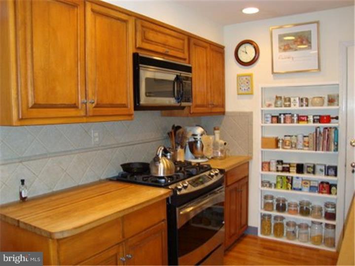 118 Rolling Road Bala Cynwyd, PA 19004 - Photo 8 of 15 Kitchen