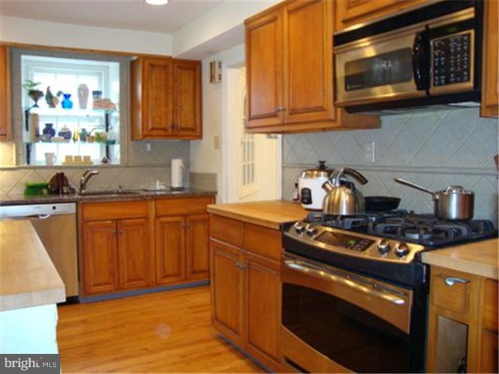 118 Rolling Road Bala Cynwyd, PA 19004 - Photo 9 of 15 Kitchen