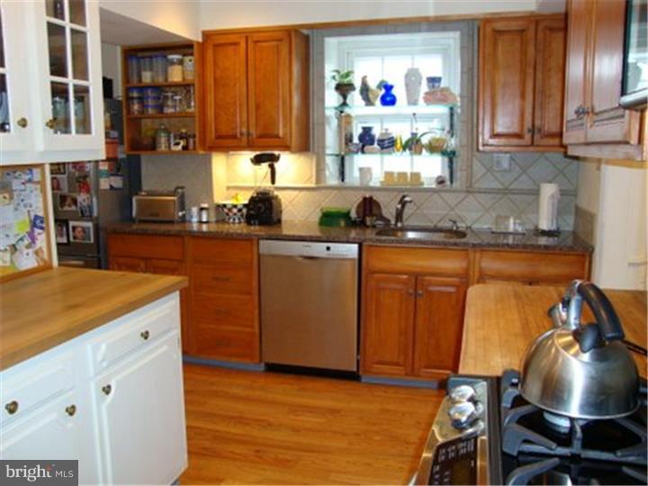 118 Rolling Road Bala Cynwyd, PA 19004 - Photo 10 of 15 Kitchen