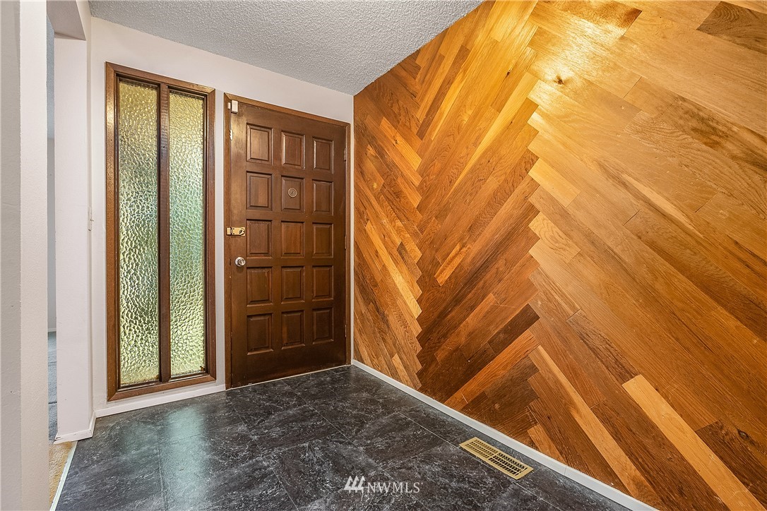 414 208th Street Southeast Bothell, WA 98012 - Photo 8 of 33