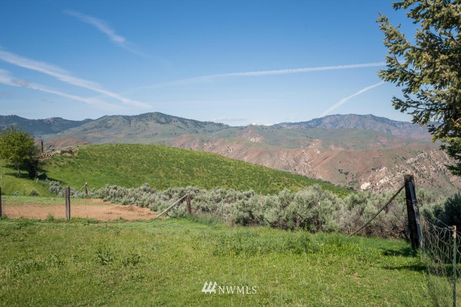 3190 Jagla Road Wenatchee, WA 98801 - Photo 13 of 15 Gallery Image 13
