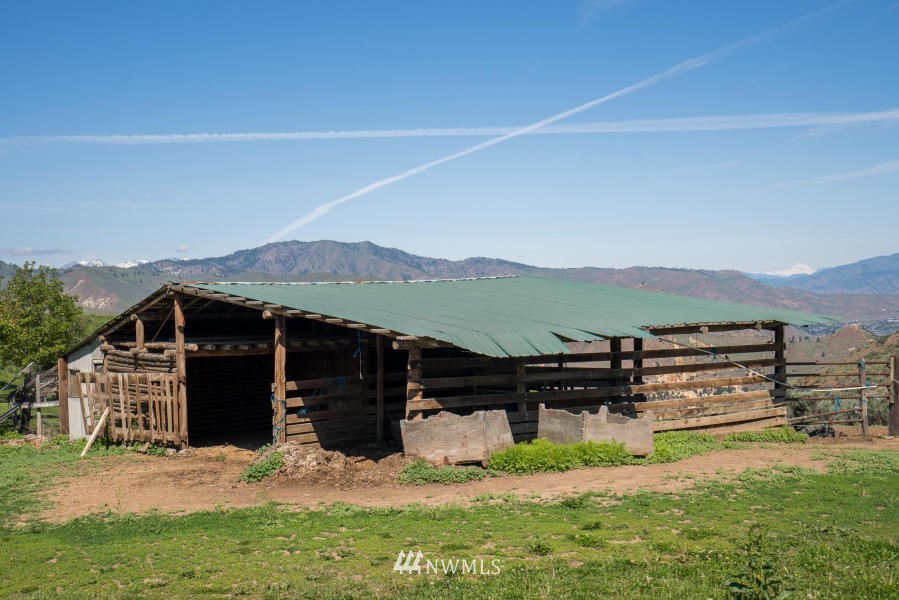 3190 Jagla Road Wenatchee, WA 98801 - Photo 10 of 15 Gallery Image 10