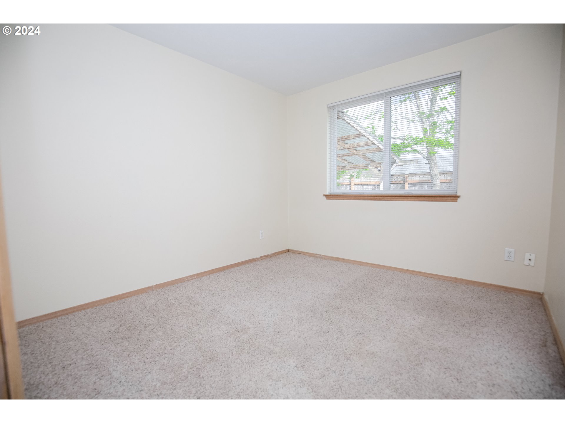 4112 South E Street Springfield, OR 97478 - Photo 16 of 21 an empty room with windows