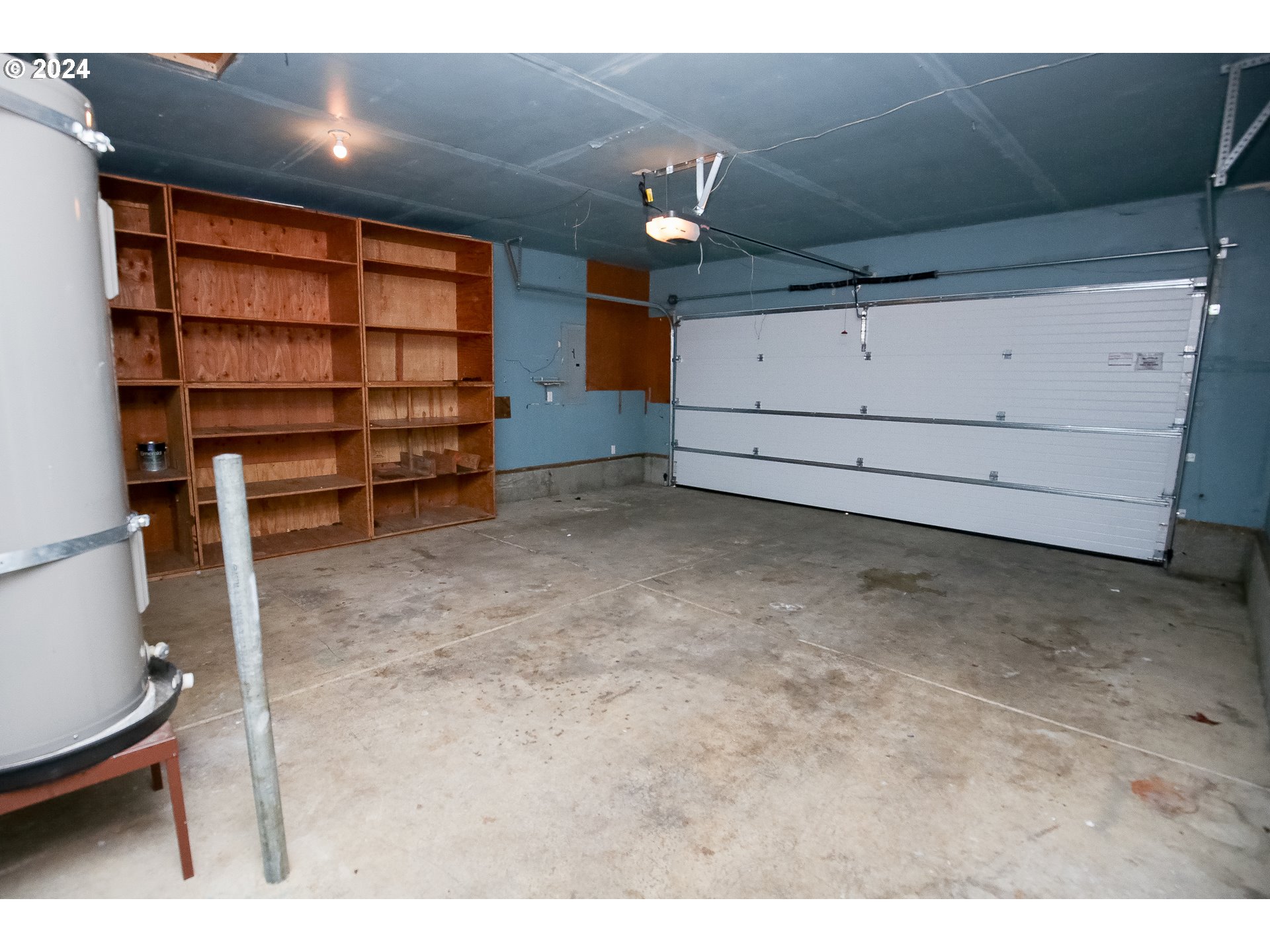 4112 South E Street Springfield, OR 97478 - Photo 18 of 21 a view of room and closet