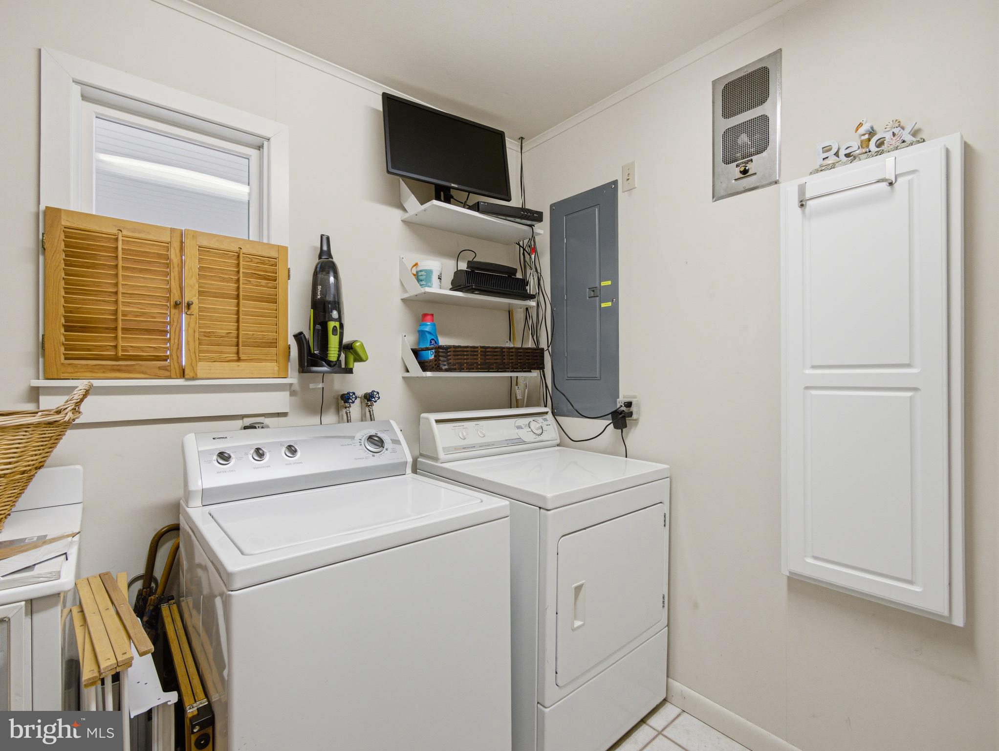 46 Parker Road Tuckerton, NJ 08087 - Photo 40 of 54 Laundry room