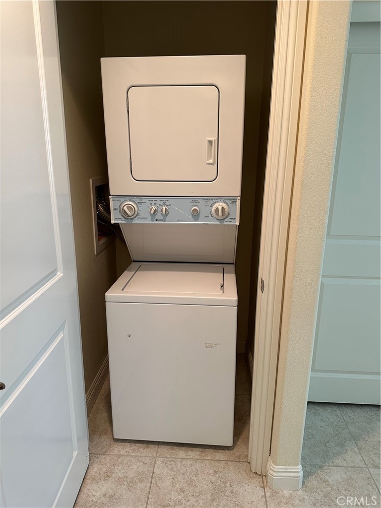 219 Wicker Irvine, CA 92618 - Photo 19 of 19 a utility room with dryer and washer