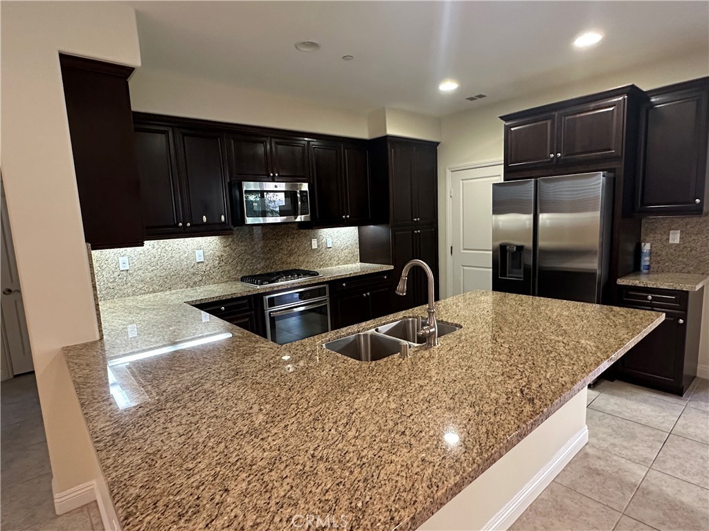 219 Wicker Irvine, CA 92618 - Photo 3 of 18