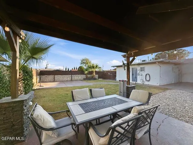 a view of a yard in front of a building