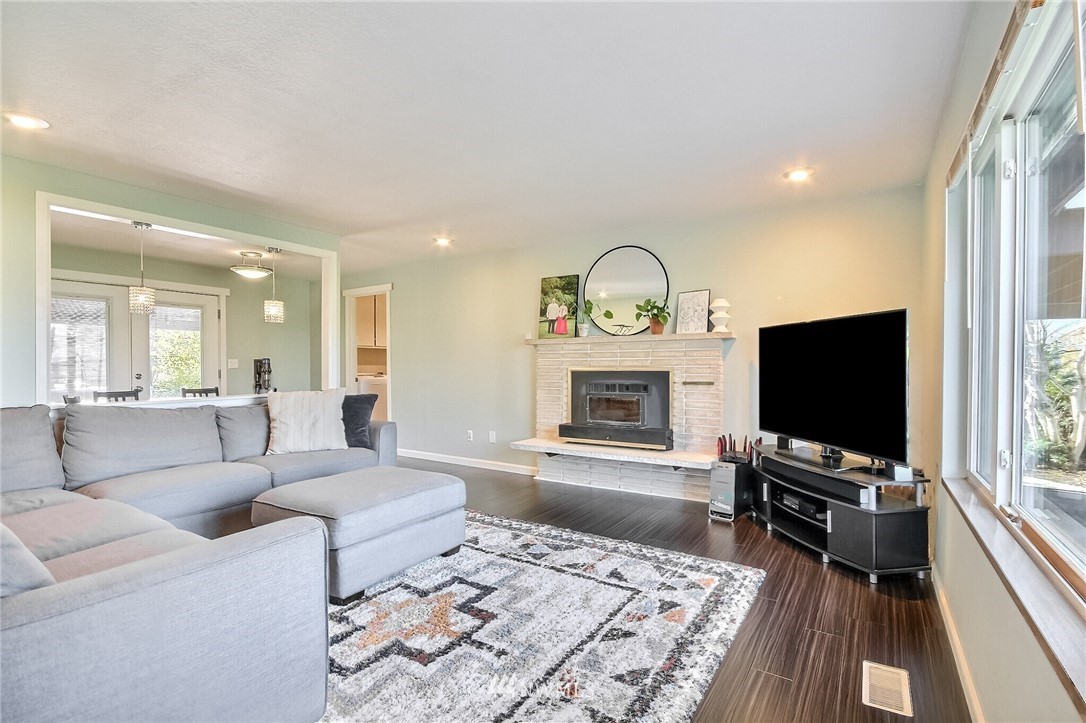 325 South 19th Street Renton, WA 98055 - Photo 6 of 38 Gallery Image 6