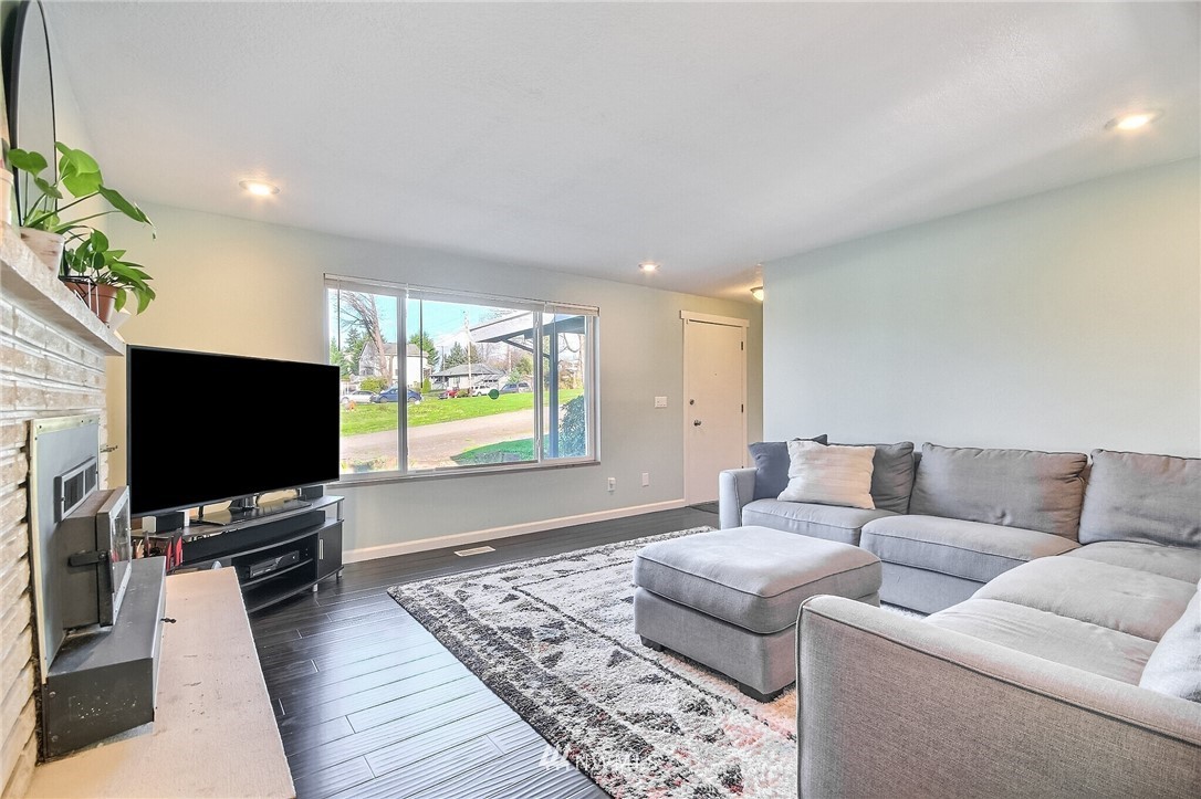 325 South 19th Street Renton, WA 98055 - Photo 7 of 38 Gallery Image 7