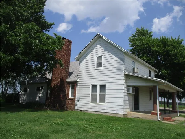 $390,000 | 1834 North High School Avenue, Columbus, KS 66725