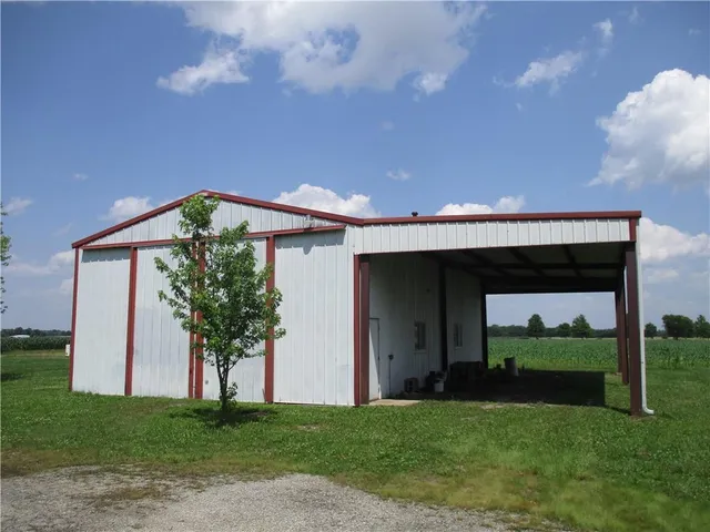 $390,000 | 1834 North High School Avenue, Columbus, KS 66725