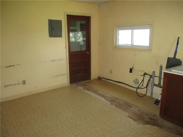 $390,000 | 1834 North High School Avenue, Columbus, KS 66725