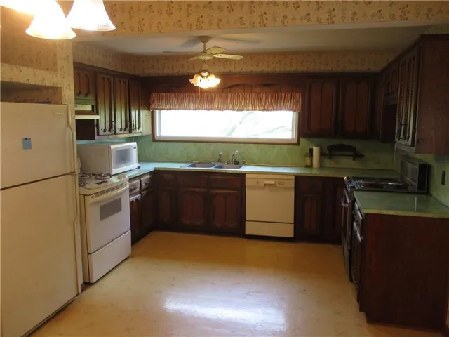 $390,000 | 1834 North High School Avenue, Columbus, KS 66725