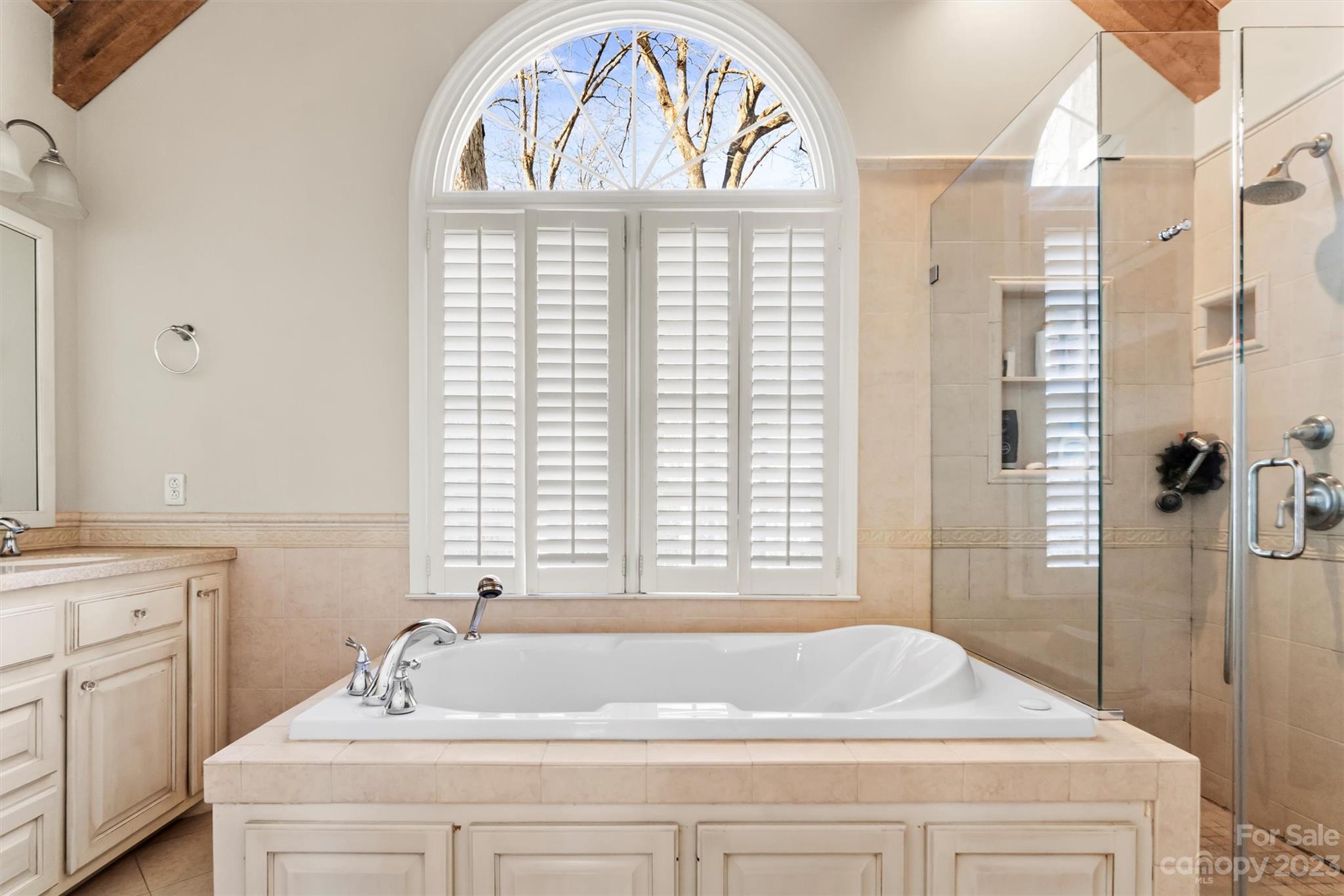 116 Riverside Court Morganton, NC 28655 - Photo 23 of 40 a bathroom with a bathtub and a sink
