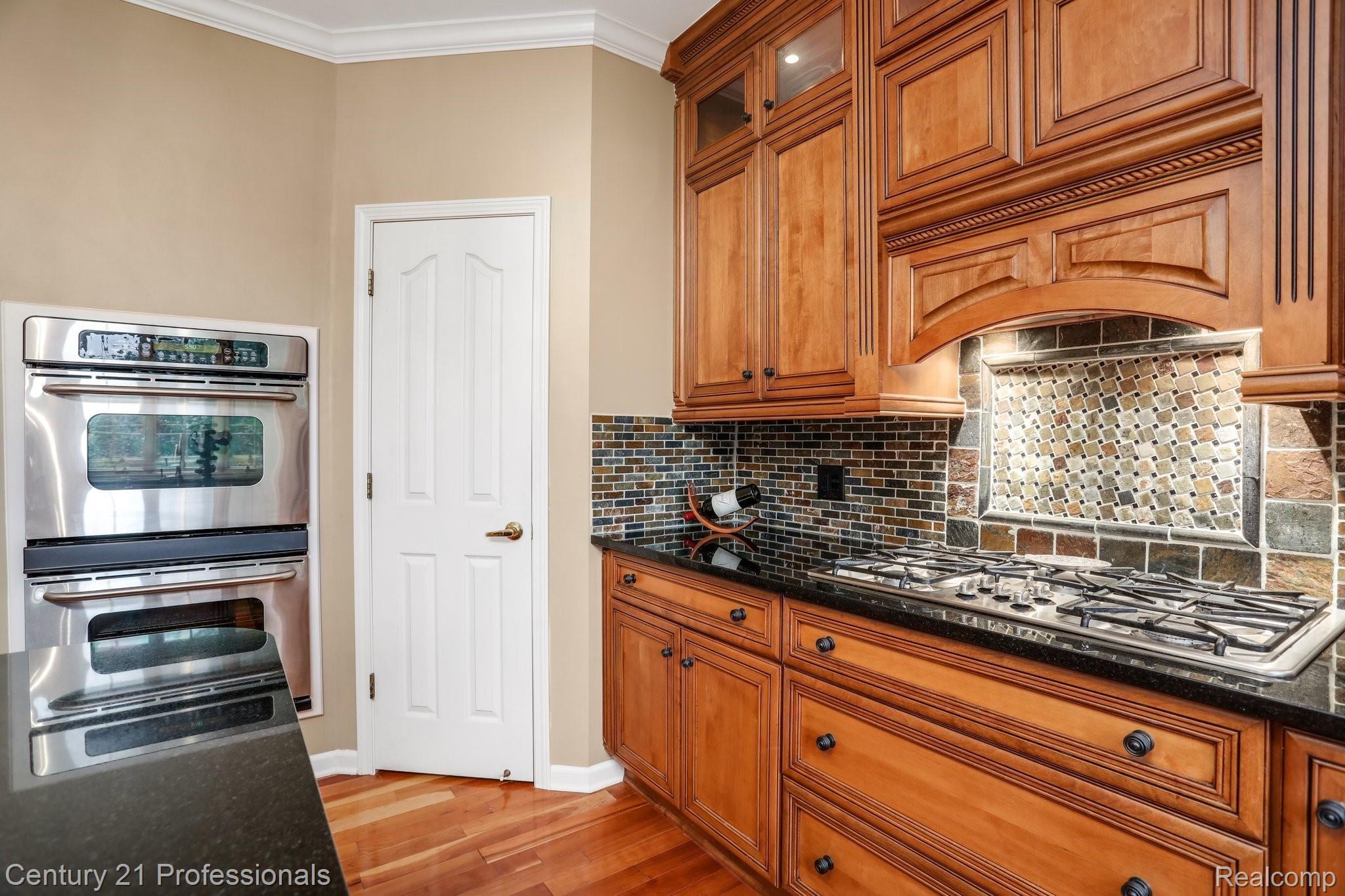 899 Loggers Circle Rochester, MI 48307 - Photo 17 of 52 20-web-or-mls-899 Loggers Circle Rochester022.jpg