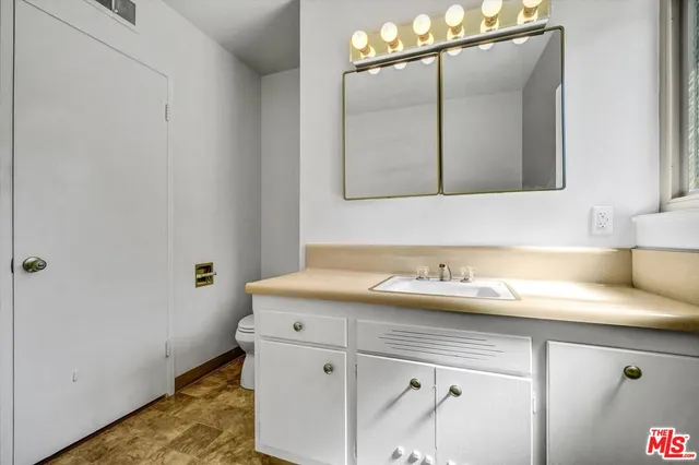 $975,000 | 2541 Gondar Avenue, Long Beach, CA 90815