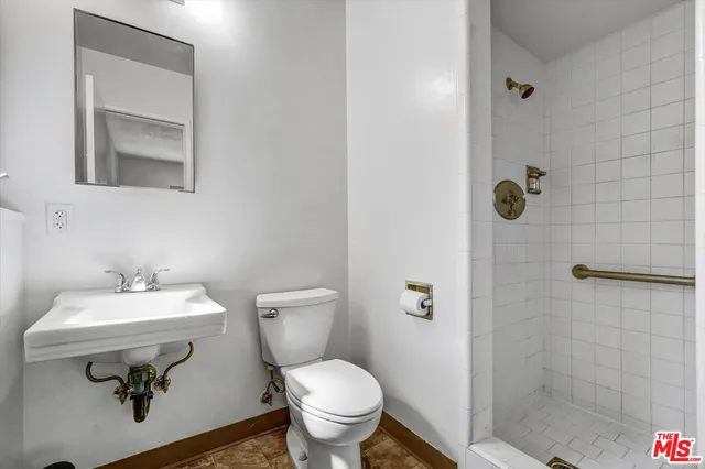 $975,000 | 2541 Gondar Avenue, Long Beach, CA 90815