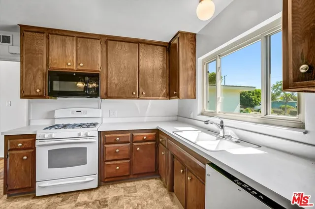 $975,000 | 2541 Gondar Avenue, Long Beach, CA 90815