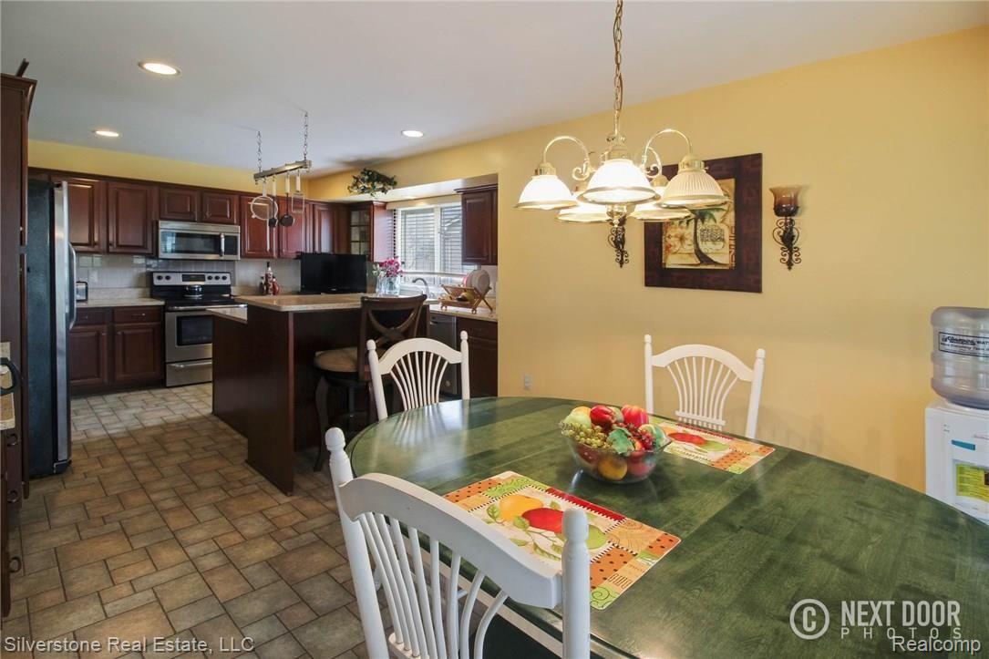 3327 Paddington Court Rochester, MI 48309 - Photo 15 of 41 IMG_7701Blended.jpg