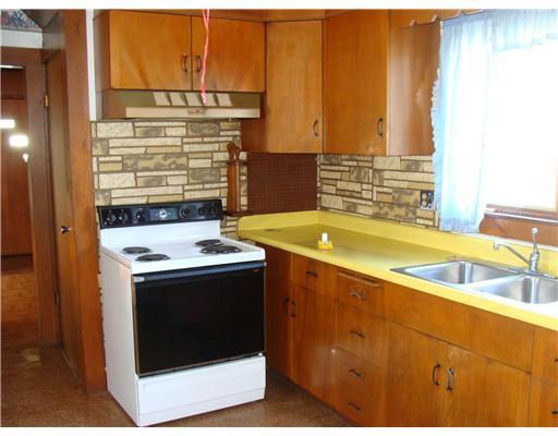 68 East Oxford Road Paris, ME 04281 - Photo 3 of 23 Kitchen.