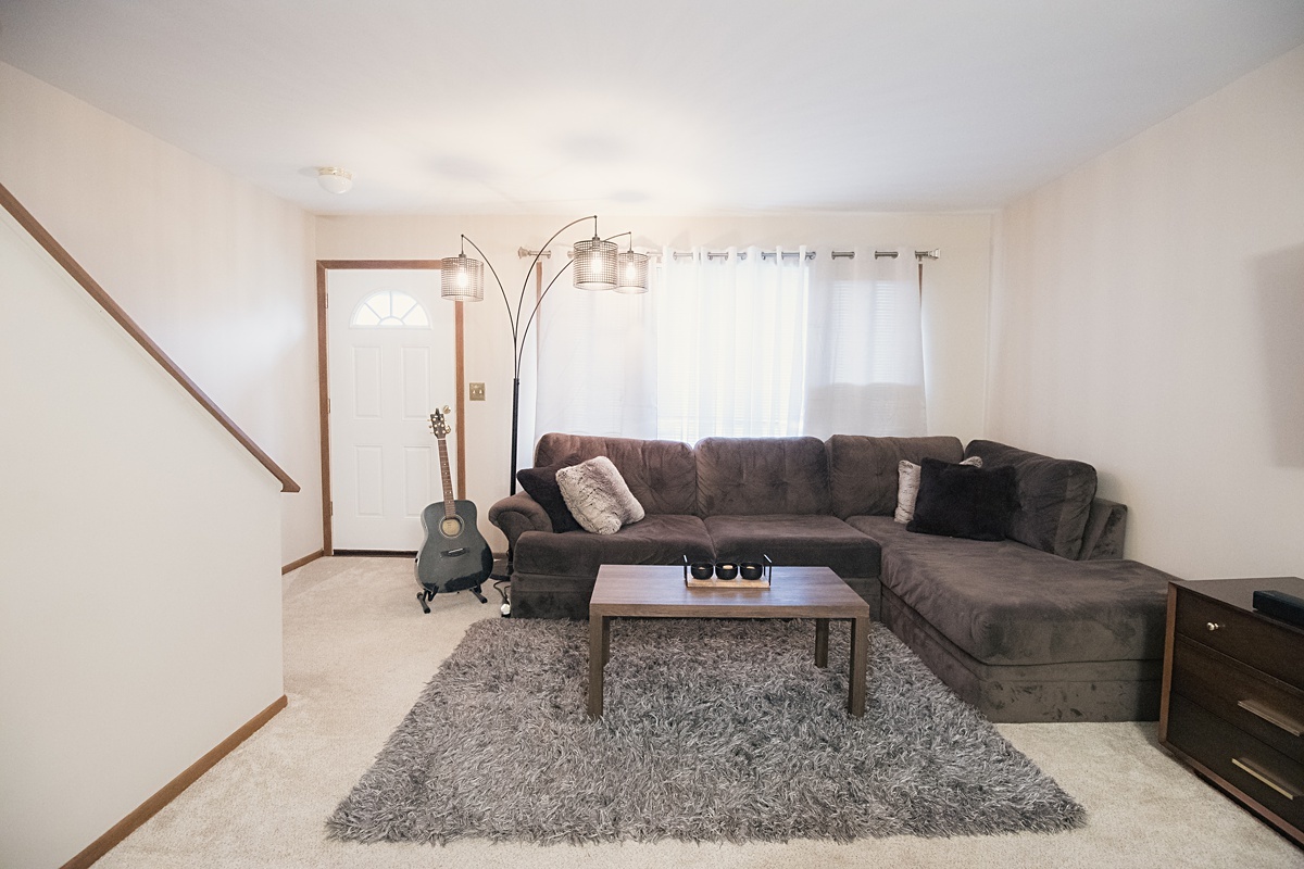 17297 Maple Lane Gurnee, IL 60031 - Photo 19 of 29 a living room with furniture and a rug