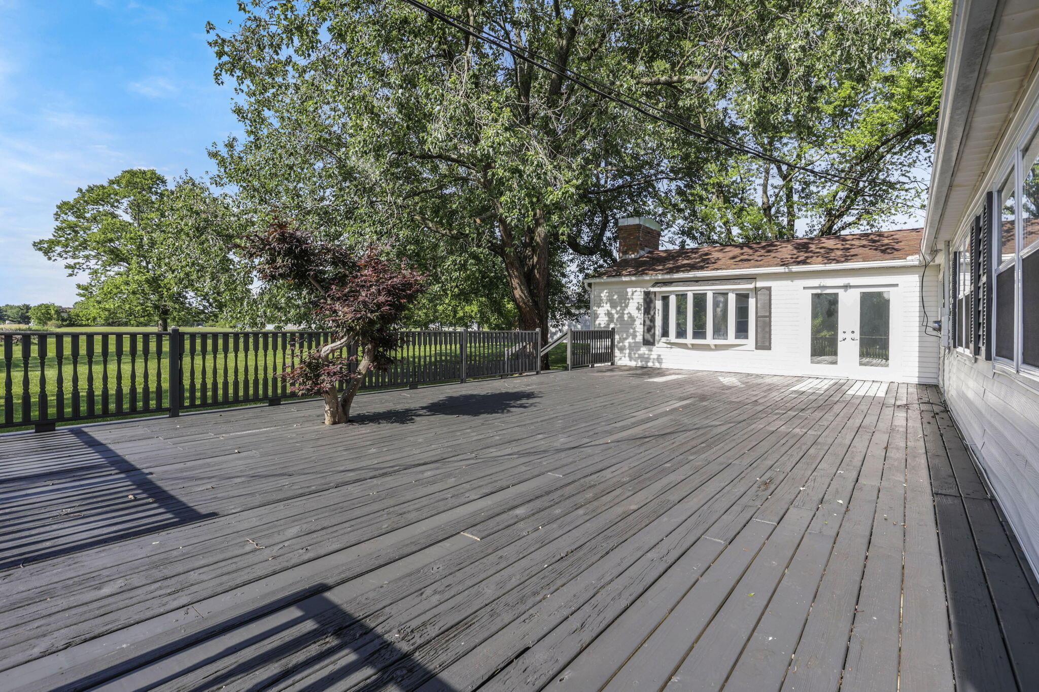 1080 Coonpath Road Northwest Lancaster, OH 43130 - Photo 45 of 55 Massive Deck