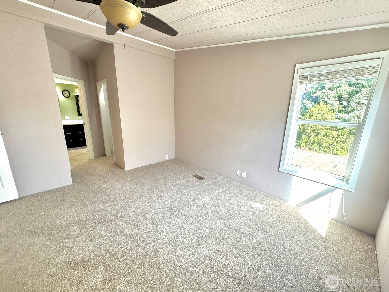 1218 South 3rd Street Dayton, WA 99328 - Photo 15 of 23 an empty room with windows