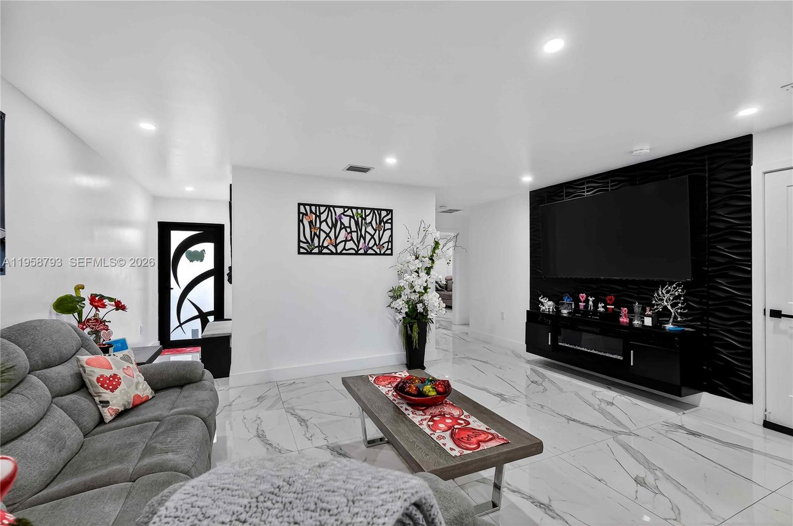 1594 West 73rd Street Hialeah, FL 33014 - Photo 4 of 35