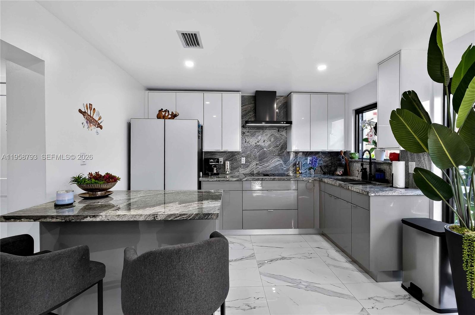 1594 West 73rd Street Hialeah, FL 33014 - Photo 10 of 35